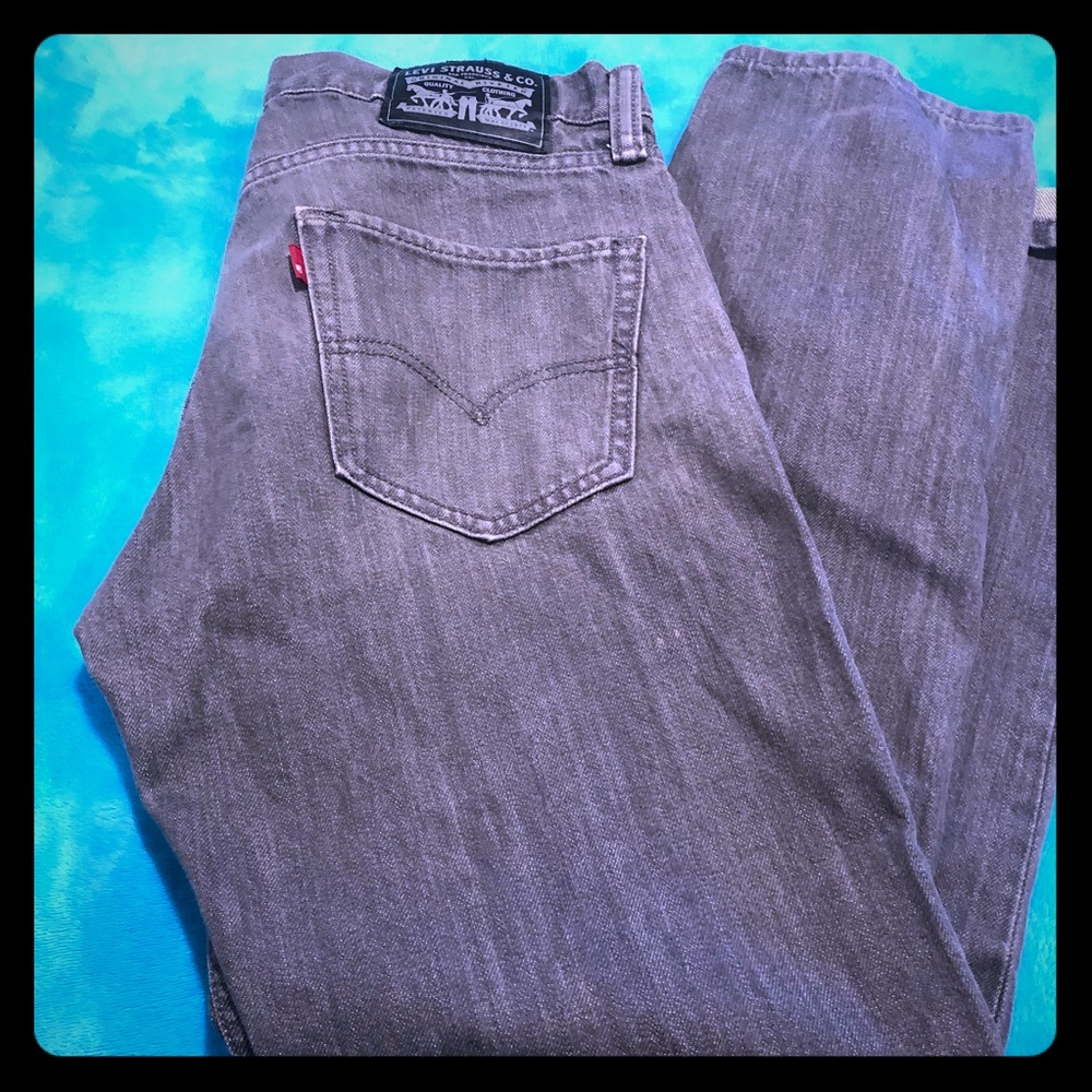 Gray Levi’s 33wx32L in great condition.